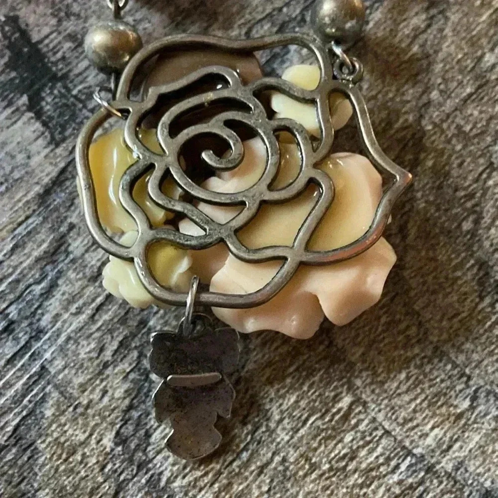 Floral  Necklace - Picture 6 of 6